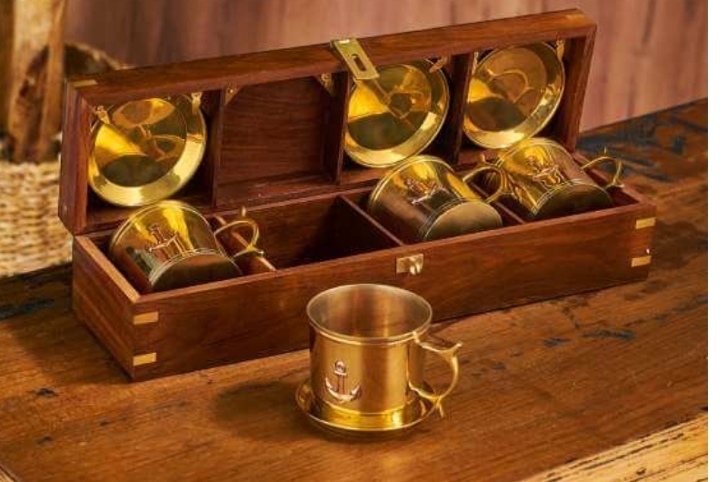 Sophisticated brass cups with a hint of the sea to enhance your coffee experience