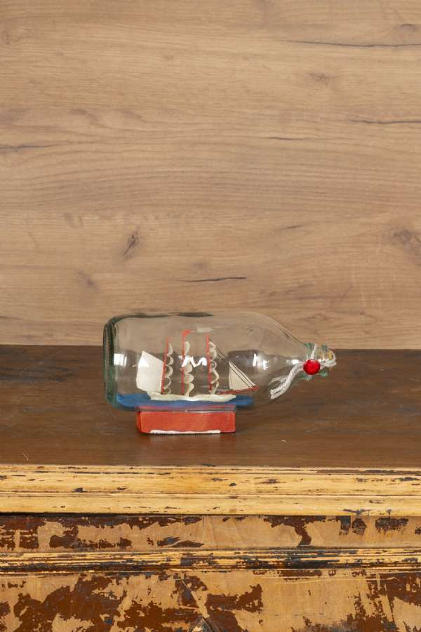 Model of Sailing Ship in a Glass Bottle 
