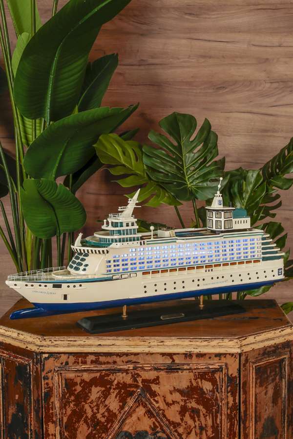 Cruise Ship Model 
