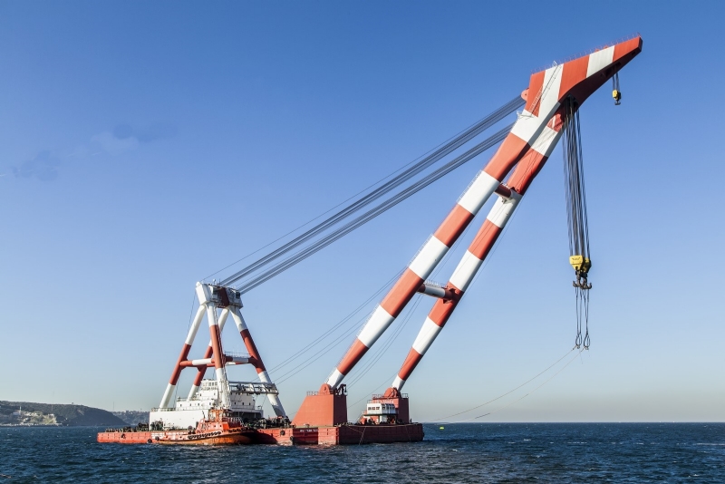 Features of Boat with Crane Used in Sea Transportation